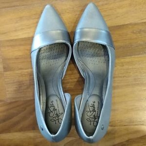 LifeStride Silver Pumps